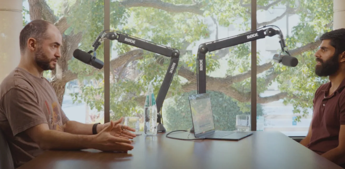 Dalla Scalabilità all'Intelligenza Esperienziale: La Visione di Ilya Sutskever e l'Approccio di Macaron